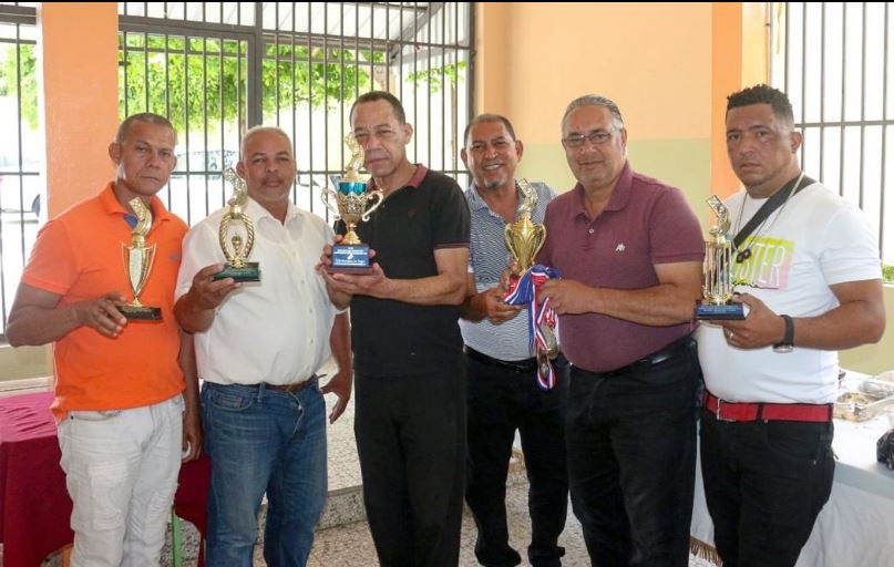 El club José Horacio Rodríguez, celebró la Copa de Dominó, “Amistad e Independencia”, agradeciendo al Ayuntamiento de Moca, con su alcalde Guarocuya Cabral.