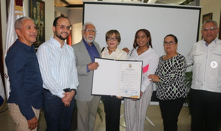  Fue reconocido por el ayuntamiento de Moca el admirable artista mocano, de la plástica nacional, don Antonio Guadalupe.
