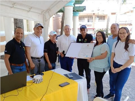 El Ayuntamiento de Moca entregó a Radio Santa Maria un reconocimiento por sus 65 años al servicio de la cristianización, la educación y la promoción de la cultura en República Dominicana.