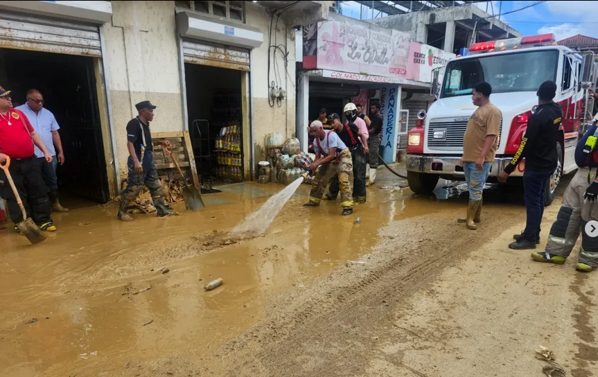 Alcaldía de Moca y Bomberos manifiestan solidaridad con Gaspar Hernández y Veragua ante desbordamiento del río Joba