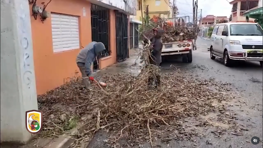 Alcaldía de Moca trabaja el sector Las Flores con operativo integral de «Barrio Limpio»