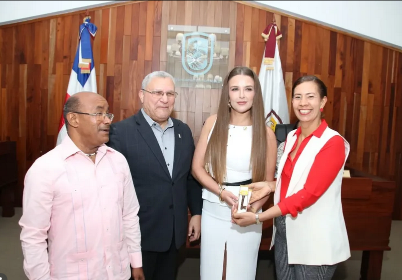 Ayuntamiento de Moca declara Visitante Distinguida a la actriz española Noelia Roel y le entrega las Llaves de la Ciudad